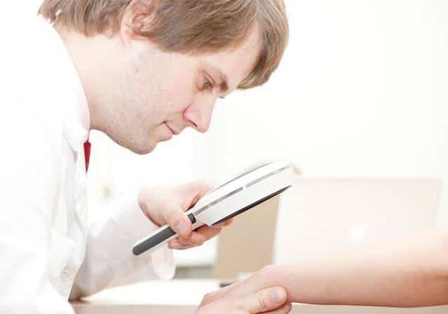 Diagnose van psoriasis door een dermatoloog